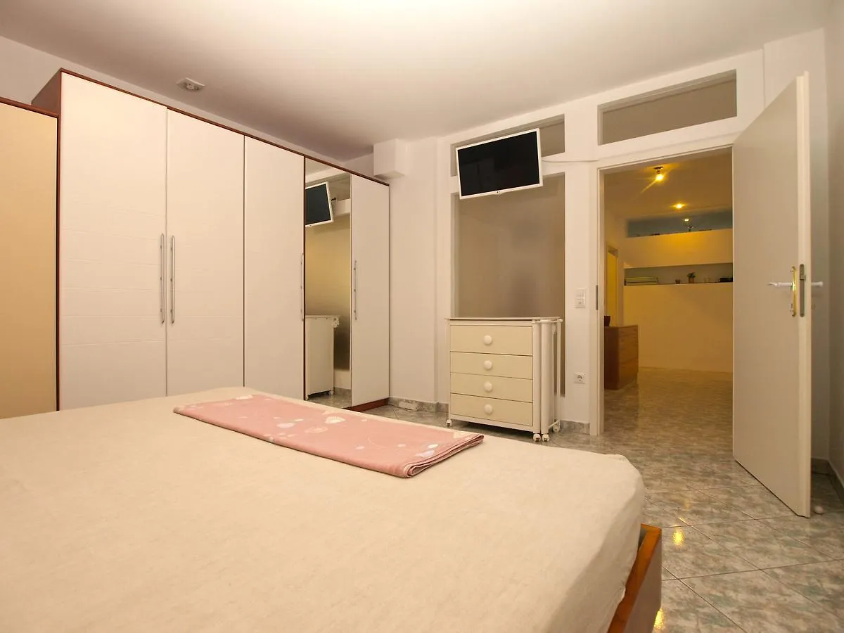 פולה Apartments Slavka 1155