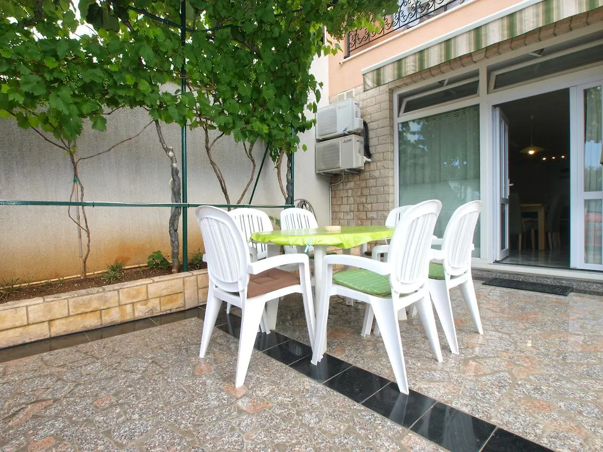 פולה Apartments Slavka 1155 0*,  קרואטיה