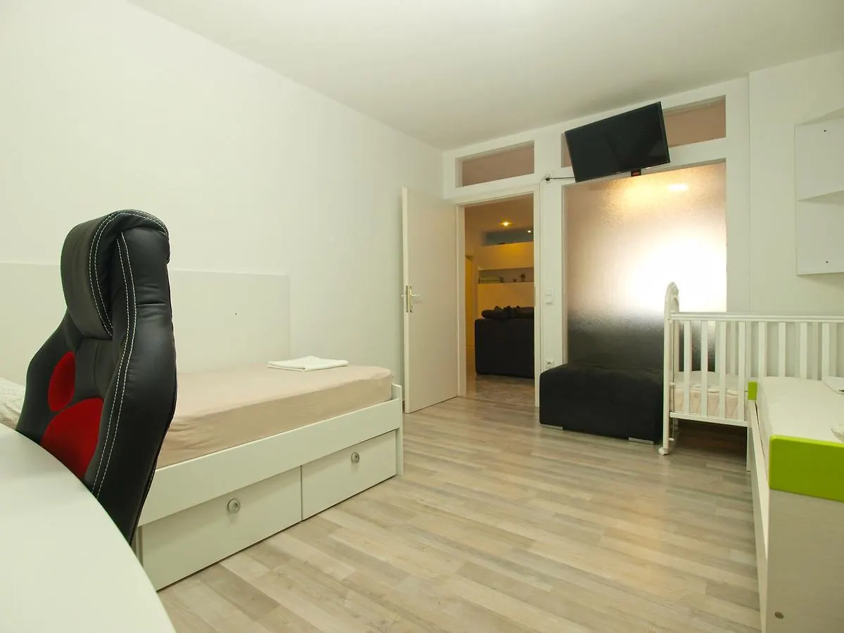 פולה Apartments Slavka 1155